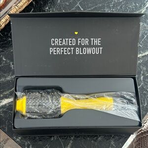 Drybar blow dry brush